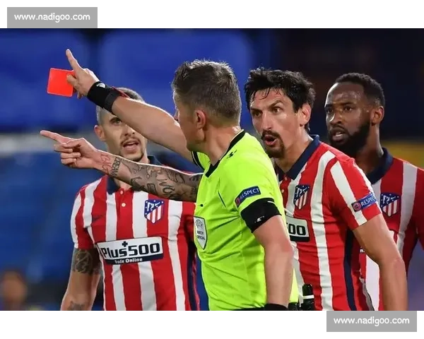 以防守球员为核心打造坚不可摧团队体系的战术创新探索与实践路径研究